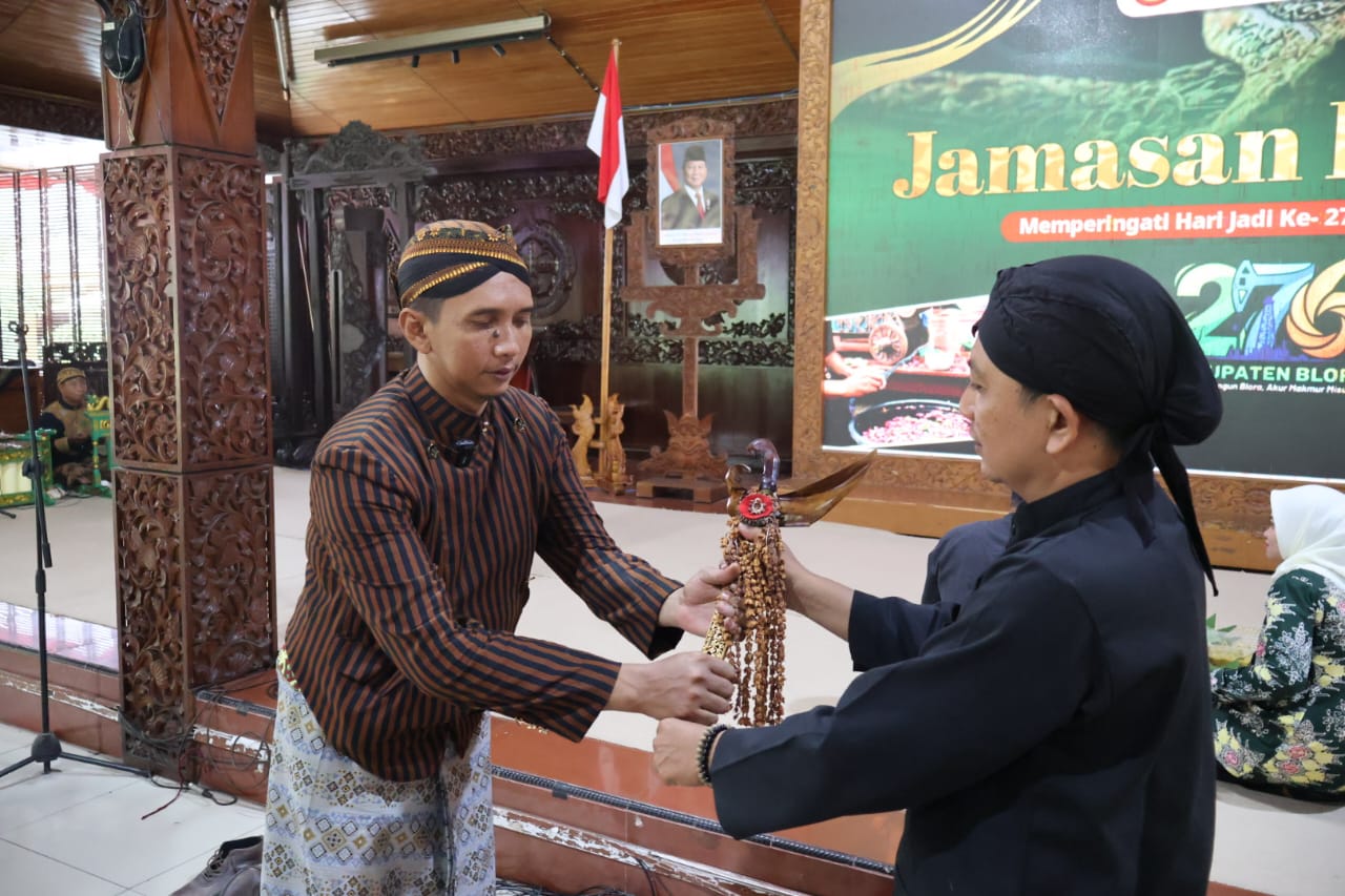 Jamasan Pusaka Kiai Bismo Warnai Rangkaian HUT ke-276 Kabupaten Blora