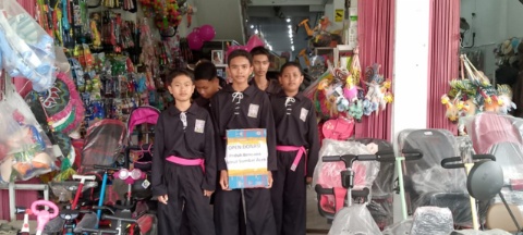 Peduli Sesama, PSHT Candipuro Turun ke Jalan Galang Donasi untuk Bencana Sumbar–Aceh
