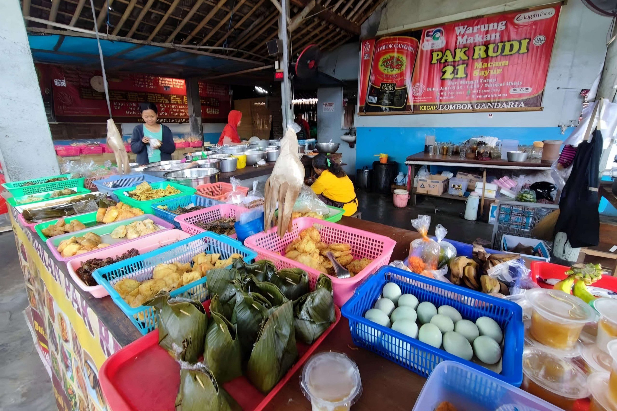 Uniknya Warung Makan Pak Rudi 21, Makan Kenyang Cuma Rp5000, Ternyata Dulunya Jualan Ciki ciki