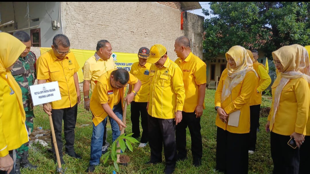Program Gelam Di Kemiling”Partai Golkar Lampung Tanam Pohon Durian Dan Alpukat