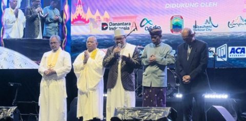 Do,a Bersama Lintas Agama Warnai Malam Pergantian Tahun di Menara Siger