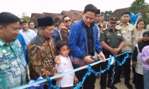 Dorong Ekonomi Desa, Bupati Egi Resmikan Jalan Penghubung Dua Desa