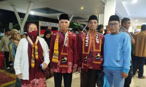 Ramadhan Penuh Makna, Dwi Riyanto Lepas Tiga Konstituen Berangkat Umrah