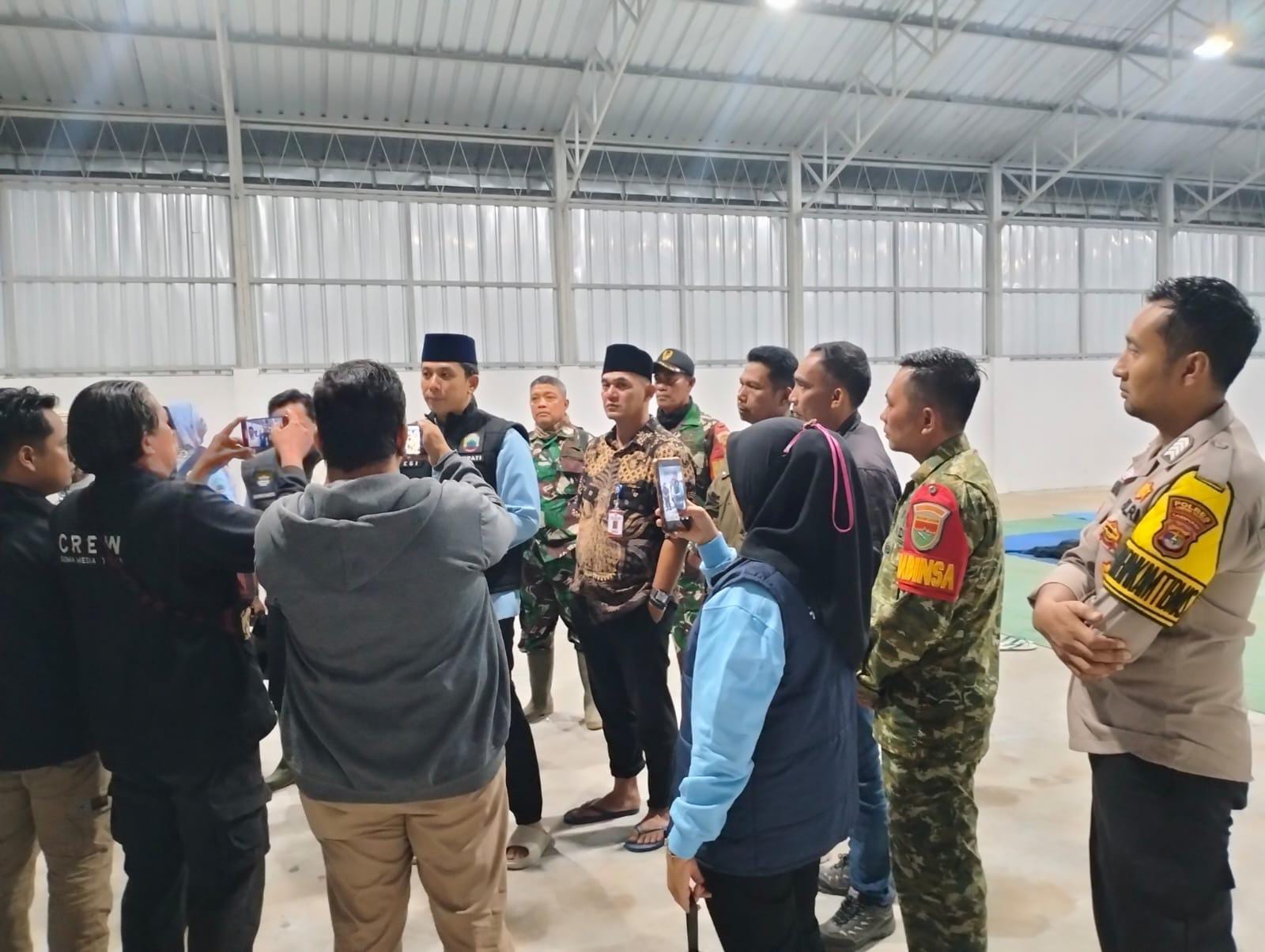 Bupati Lampung Selatan Tinjau Langsung  Pengungsian Dan Lokasi Banjir Di Kecamatan Jati Agung