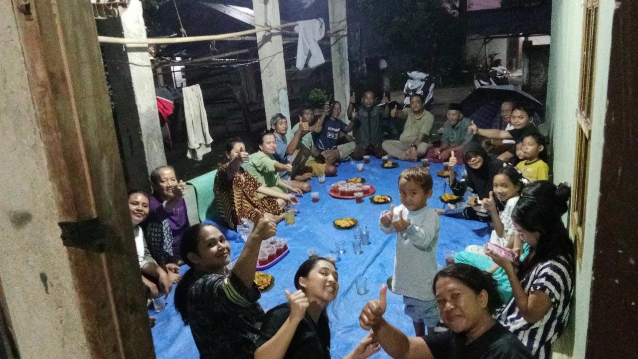 Suasana Keakraban Warga Gang Murai 4 Dusun Tanjung Baru Desa Karang Sari Disaat Berbuka Puasa Bersama