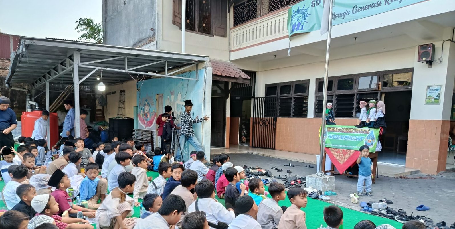 INSPIRATIF, SD Muhammadiyah 24 Gajahan Solo Gelar Pesantren Kilat Hadirkan Wayang Golek Pitutur