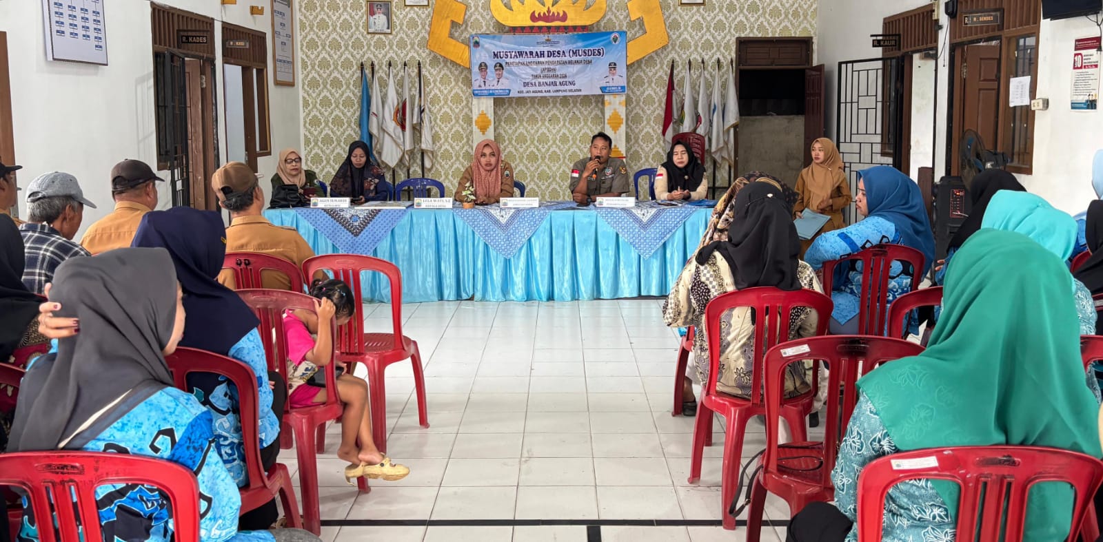 Pemerintah Desa Banjar Agung Salurkan BLT-DD Dan Intensif Para Kader