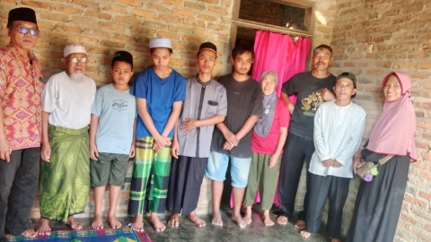Jelang Idul Fitri, Anggota DPRD Lamsel, Dwi Riyanto Berwasilatul Wuddi Kepada Anak Yatim Piatu