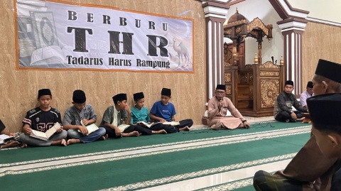 Last Day on Ramadhan, Dwi Riyanto Ajak Warga “Berburu THR”, Tadarus Harus Rampung