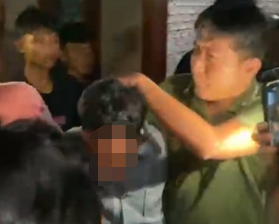 Diduga Selingkuh Dengan Istri Orang,Pria Di Lampung Selatan Digerebek Warga Dan Jalani Sanksi Moral Di Balai Desa