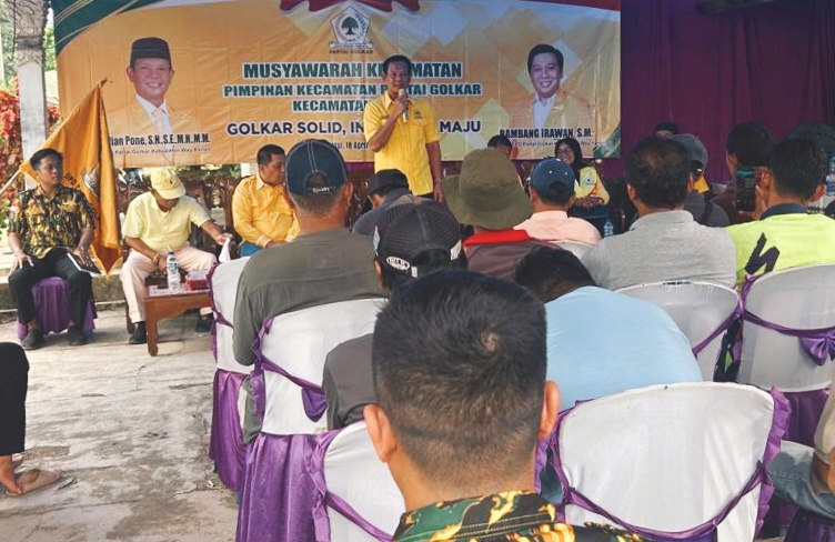 Darlian Pone Buka Muscam PK Partai Golkar Kecamatan Kasui,