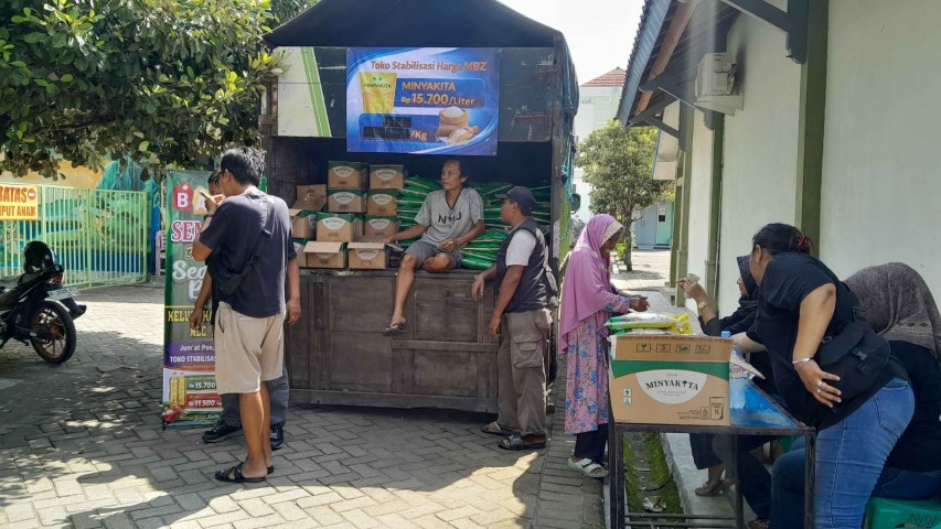 Masyarakat Kauman Antusias Serbu Pasar Murah Sedekah Bumi