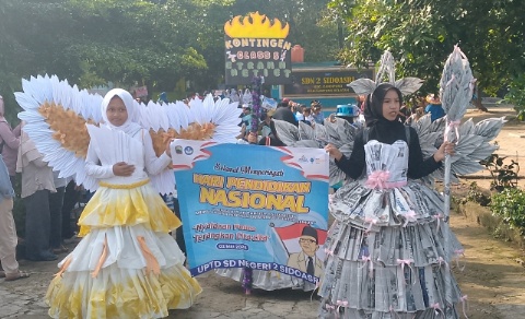 Dari Daur Ulang hingga Kostum Ikonik, Karnaval SDN 2 Sidoasri Curi Perhatian