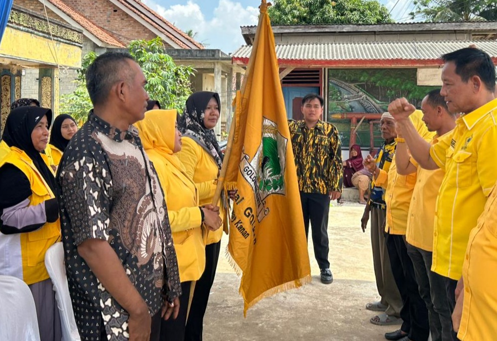 Muscam Partai Golkar Negeri Besar,Dr Darlian Pone Lantik Asnawati Sebagai Ketua Pimpinan Kecamatan