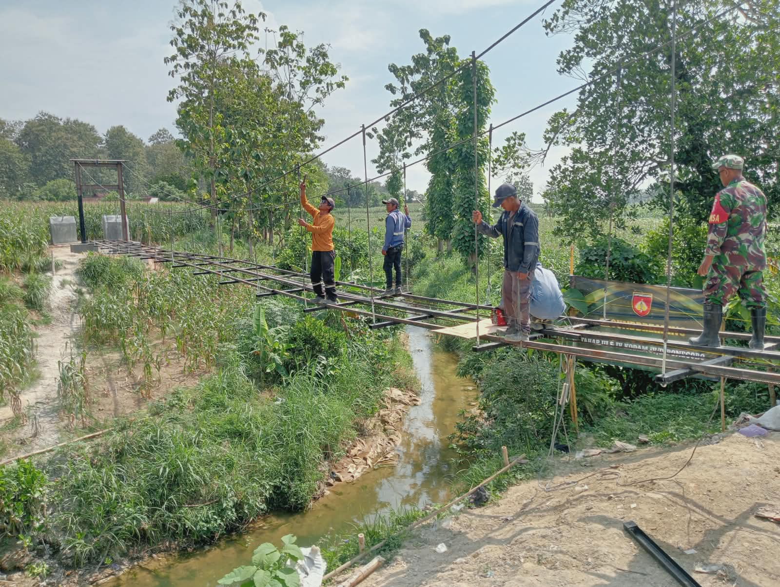 Pemasangan Gelagar Lantai Jembatan Garuda Berlangsung Lancar