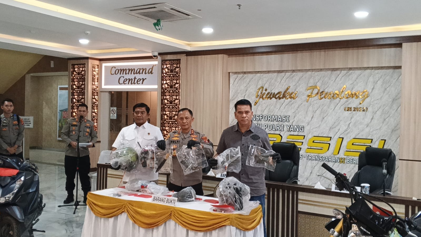 Polda Lampung Berhasil Menangkap 2 Pelaku Begal Penembak Brigadir Arya Supena,Satu Pelaku Tewas Tertembak