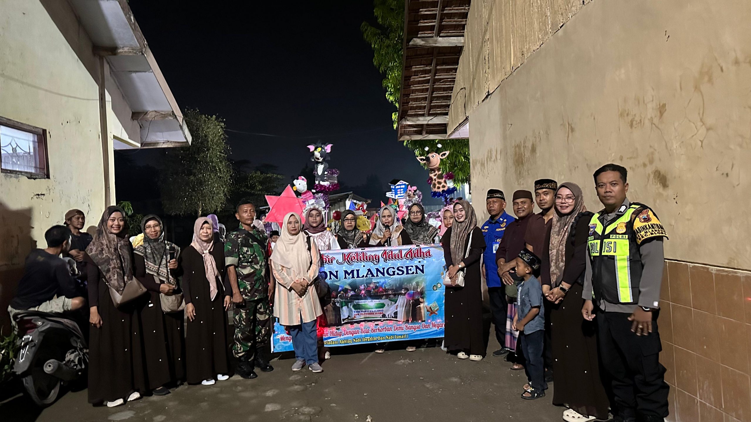 100 Peserta SD Mlangsen Semarakkan Takbir Keliling Idul Adha