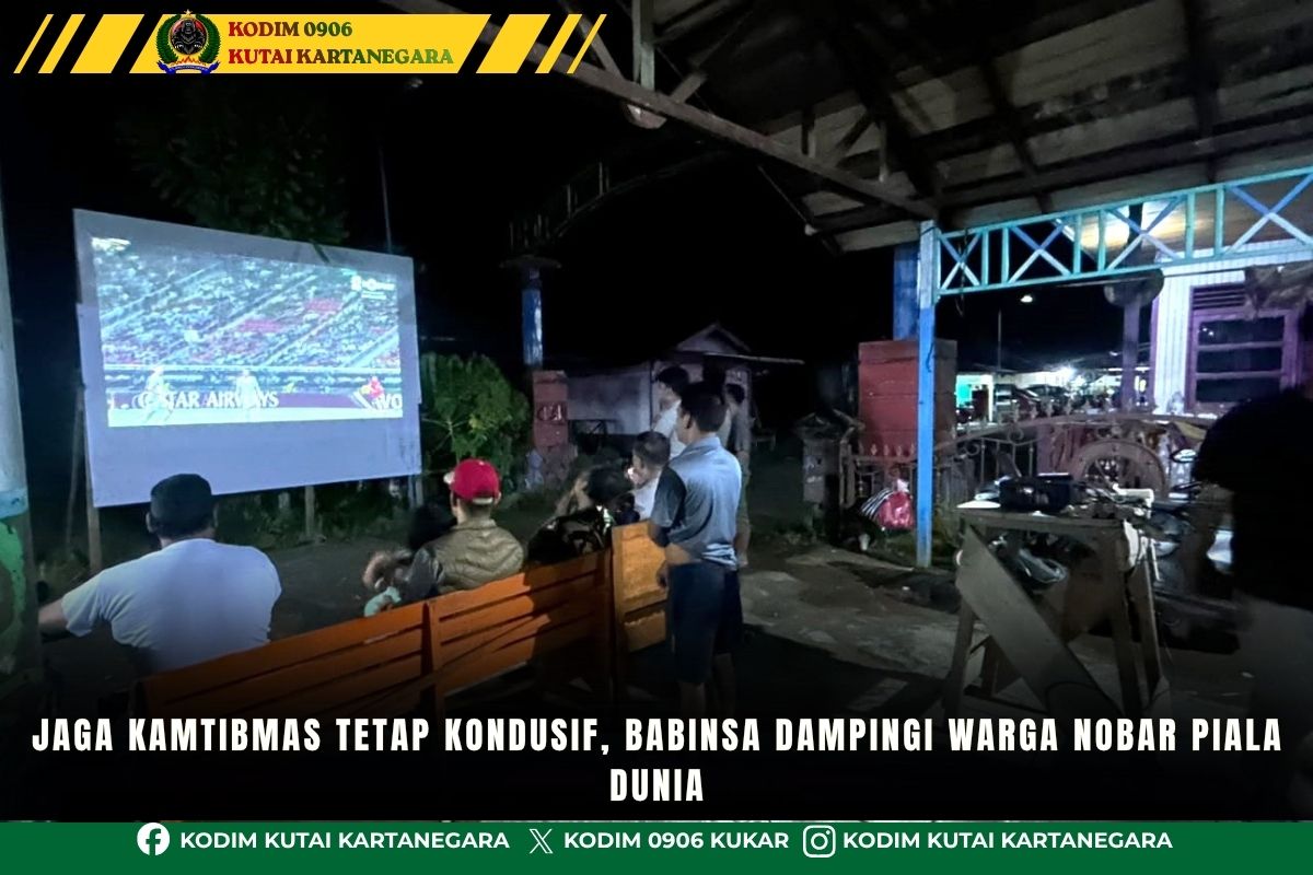 Jaga Kamtibmas Tetap Kondusif, Babinsa Dampingi Warga Nobar Piala Dunia