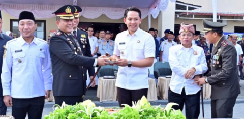 Bupati Lamsel, Radityo Egi Pratama Hadiri HUT Bhayangkara Ke 80 di Mapolres