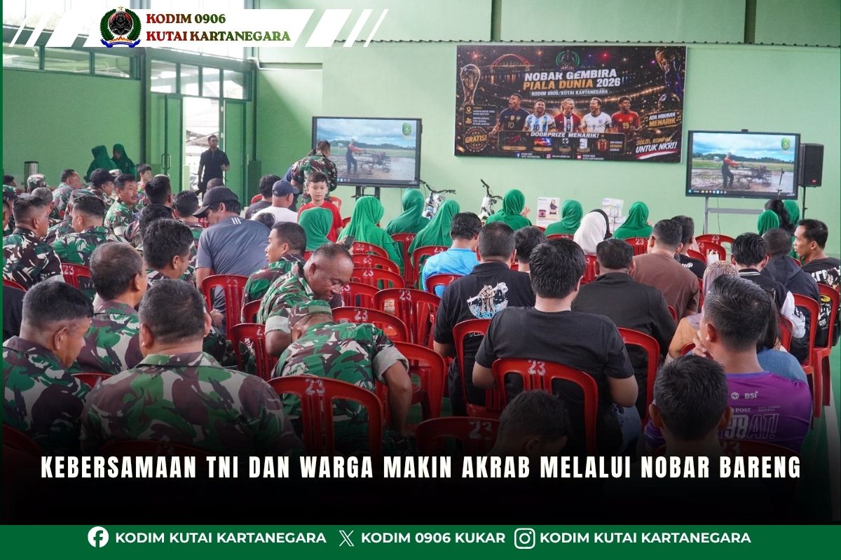 Kebersamaan TNI Dan Warga Makin Akrab Melalui Nobar Bareng