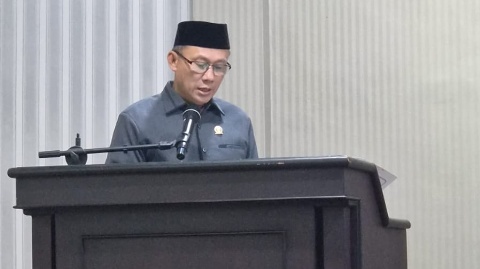 Jenggis Khan Haikal Bacakan Laporan Banggar: APBD 2027 Diproyeksi Rp2,11 Triliun, Infrastruktur dan PAD Jadi Sorotan