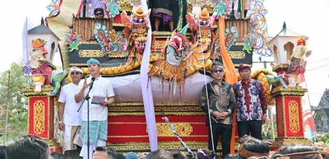 Bupati Egi Nilai Ngaben Balinuraga Berpotensi Menjadi Magnet Wisata Budaya Nasional