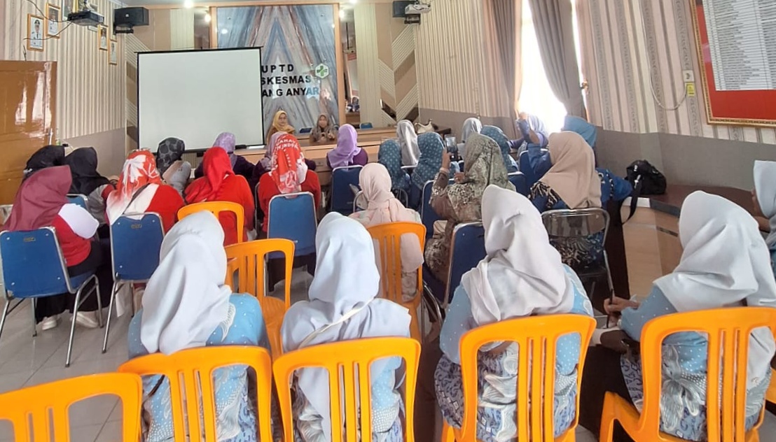 Farida Kepala Unit Pelaksana Teknis Puskesmas Karang Anyar,Pimpin Persiapan PMT