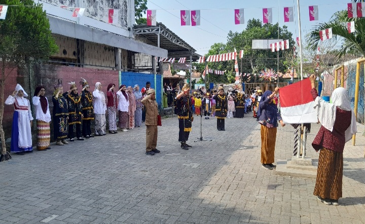 Semarak HUT Ke-81 RI, Yayasan Mutiara Firdaus Gelar Upacara Bertema Adat Nusantara