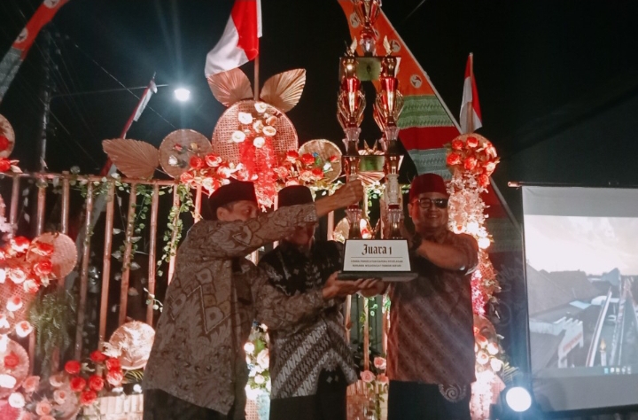 Raih Juara 1 Gapura Pitoelasan, Warga RW 001 Sondakan Gelar Tasyakuran, Camat Laweyan Apresiasi Kreatifitas Warga