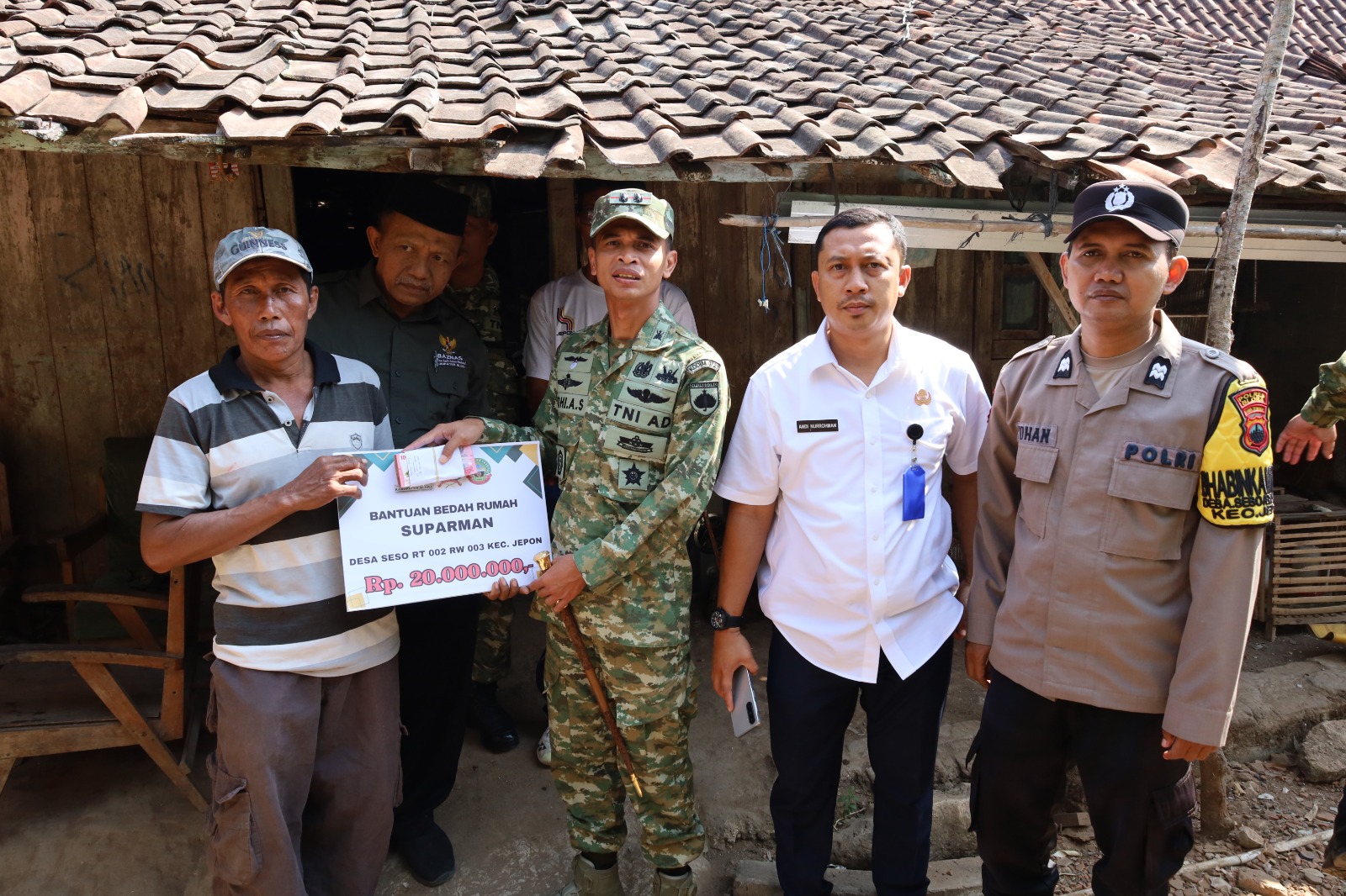 Kodim 0721/Blora dan BAZNAS Bedah Dua Rumah Warga Sambut HUT ke-81 TNI