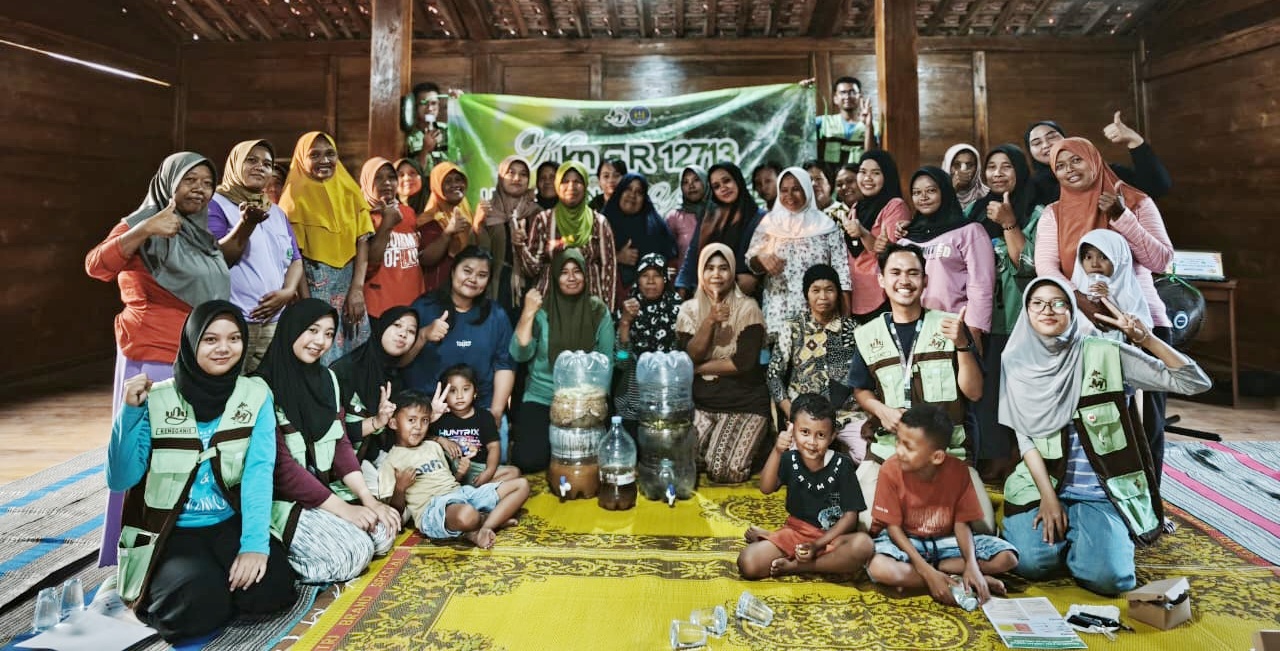 Mahasiswa KKN-R 12713 UNY Patalan 2026 Olah Sampah Plastik Jadi Paving Blok dan Sampah Organik Jadi Pupuk Cair