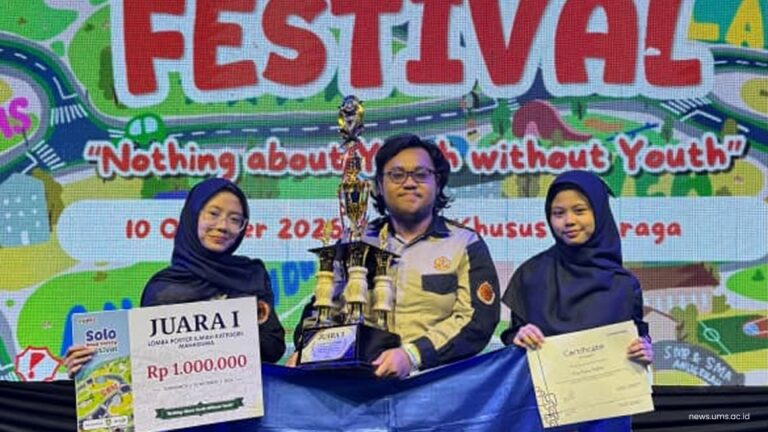 Mahasiswa UMS Juara 1 Lomba Poster, Ungkap Kebiasaan Pakai HP saat Berkendara