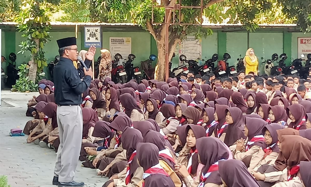SMP Negeri 2 Banyudono Gelar Jumat Beriman Hadirkan Motivator dan Dai MUI Ustaz Pujiono