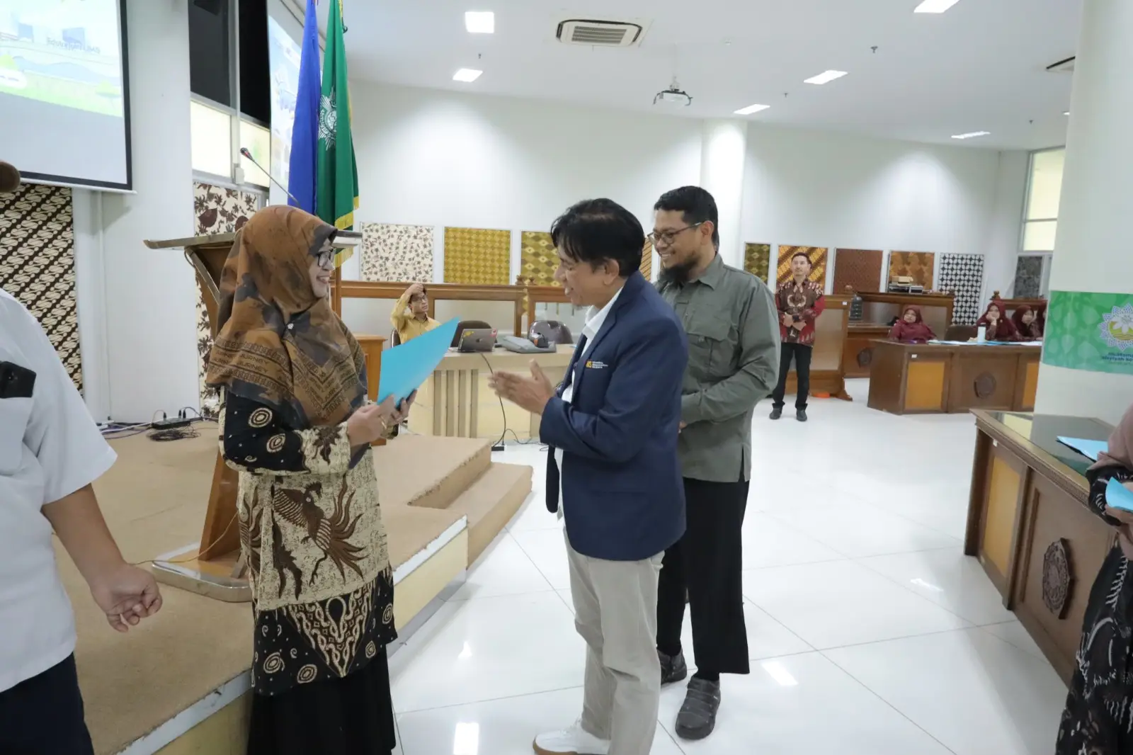 INSPIRATIF, Dorong Keberlanjutan Pengembangan Kampus, UMS Apresiasi Dedikasi Dosen dan Tendik