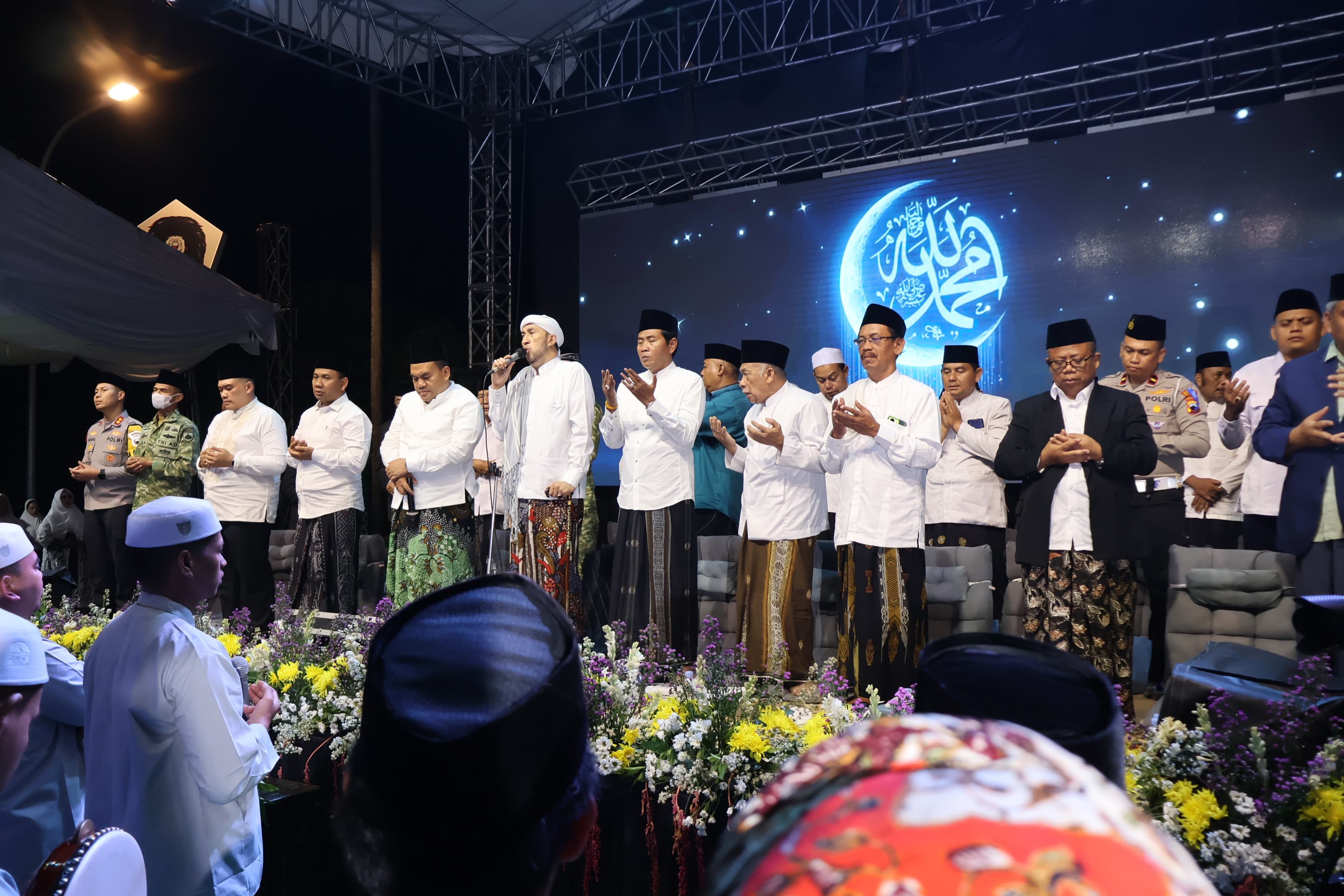 Blora Bersholawat 2026, Ribuan Jemaah Membludak Semangat Cinta Rasul Tak Surut Meski Diguyur Hujan