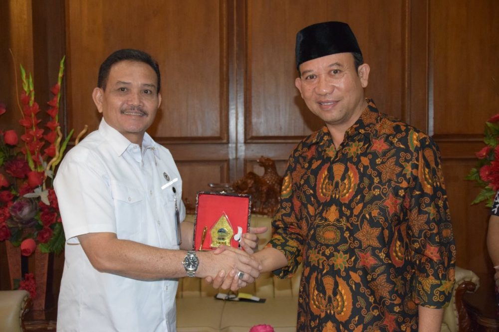 Bupati Banyumas Nominator Penerima Satyalancana Pembangunan