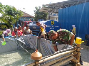 Alumni SMPN 3 Pati Salurkan Bantuan Air Bersih Untuk Warga Tambahagung